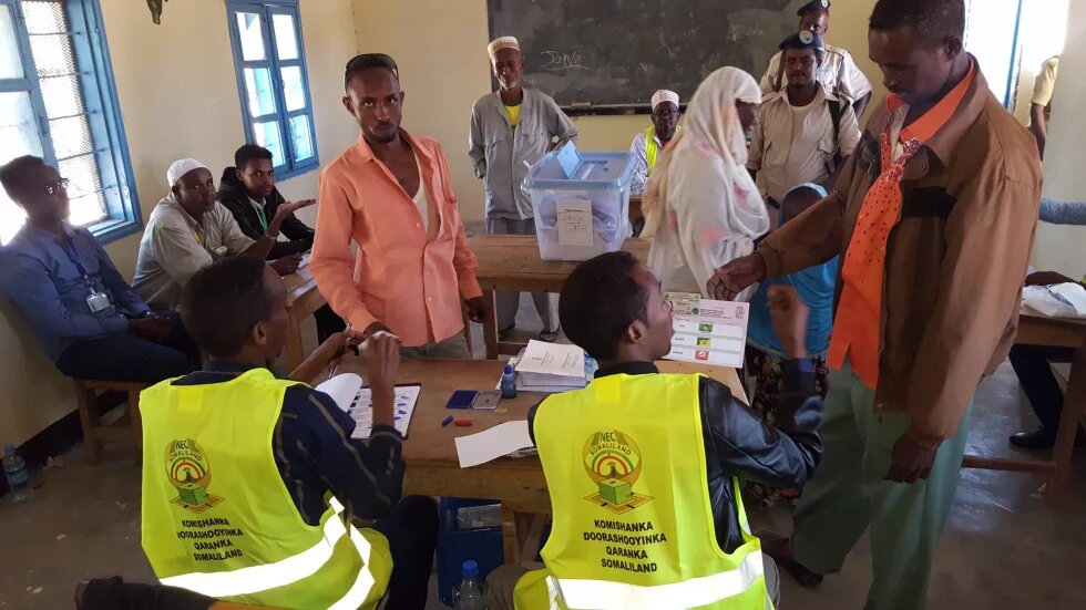 Voters casting their votes in the 2017 presidential elections in Hargeisa